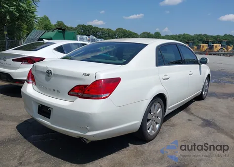 2005 Toyota Avalon Xls z USA, uszkodzony, nr VIN 4T1BK36B75U027012